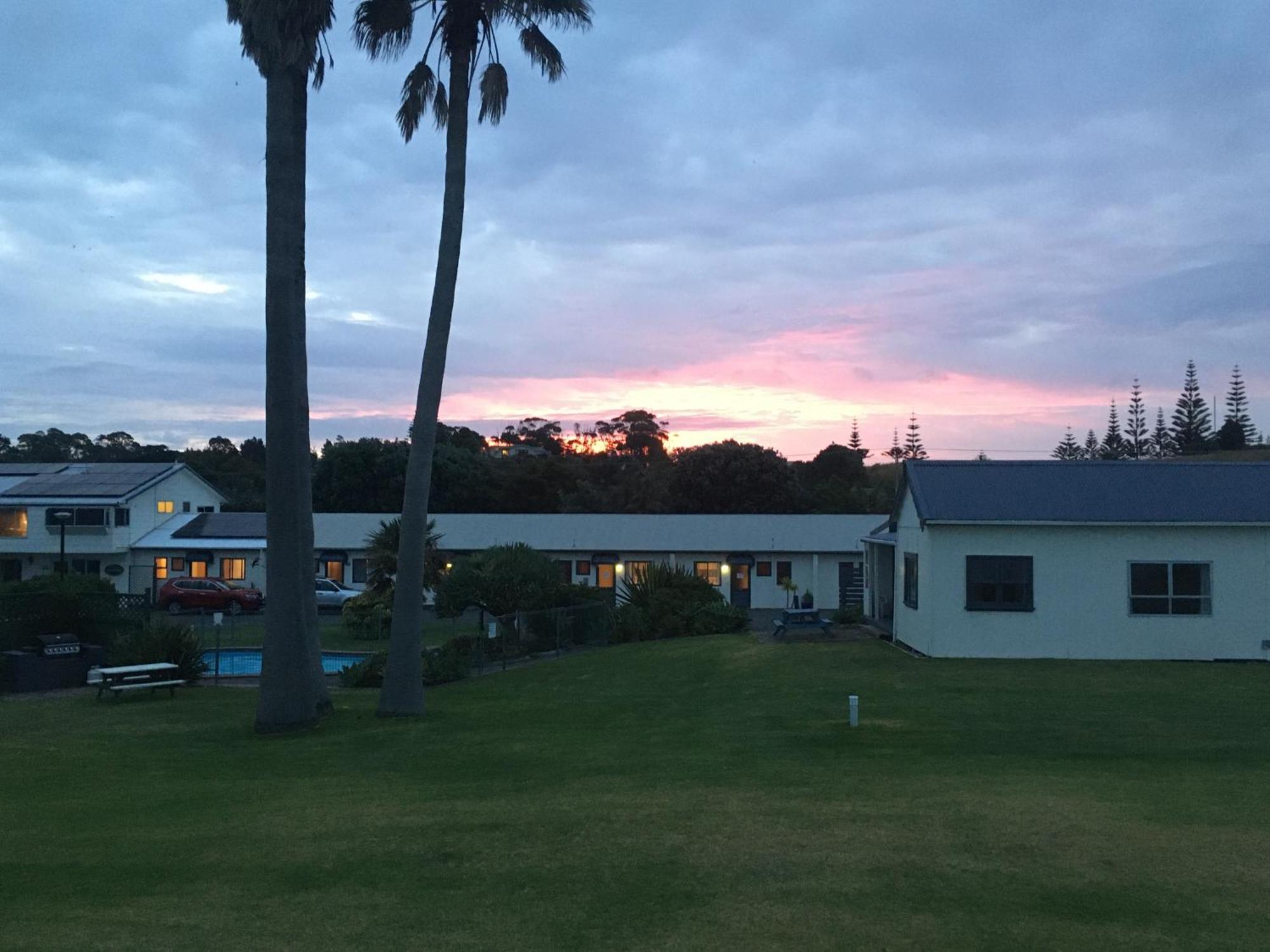 Pukenui Lodge Motel エクステリア 写真