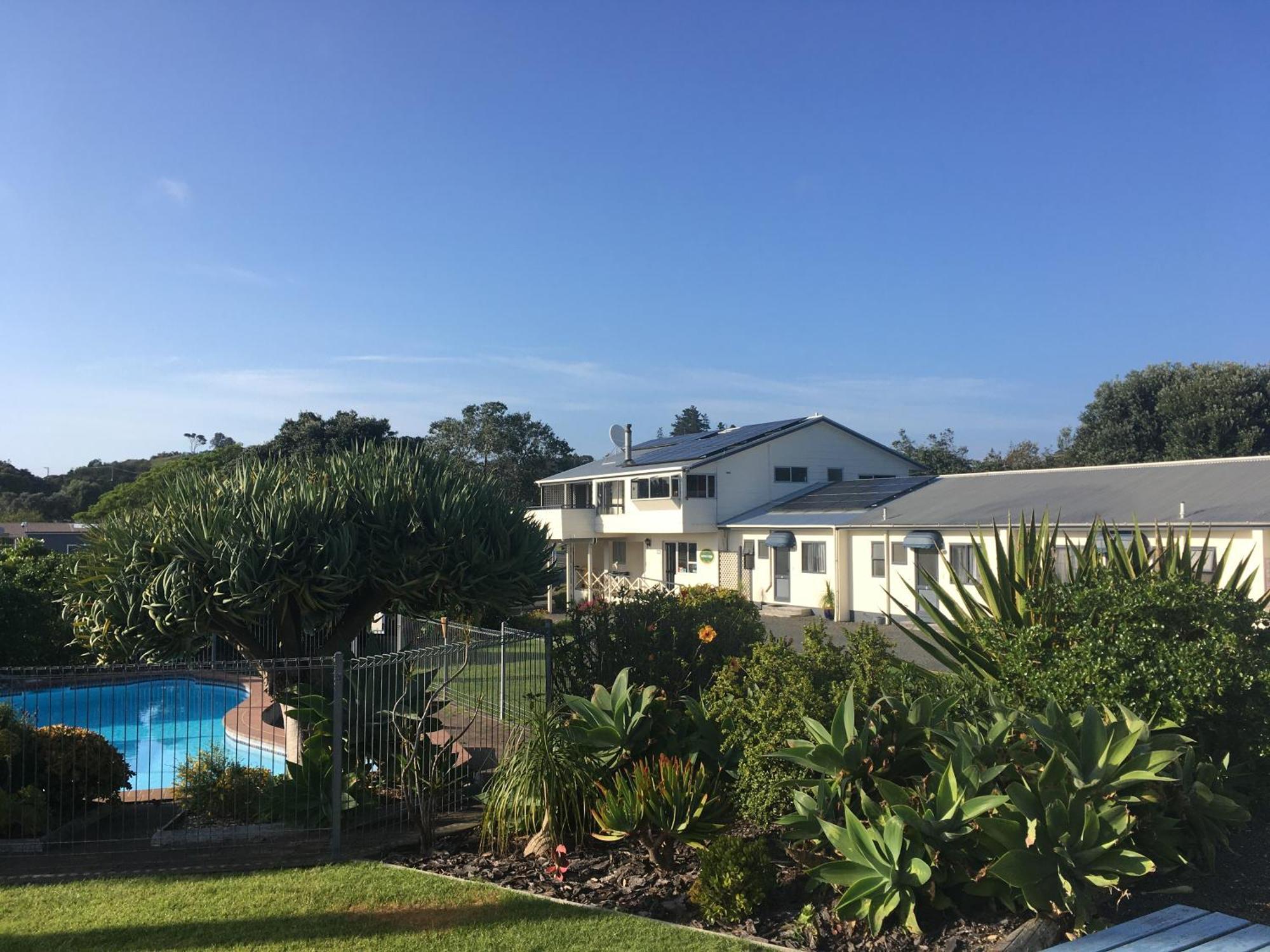 Pukenui Lodge Motel エクステリア 写真