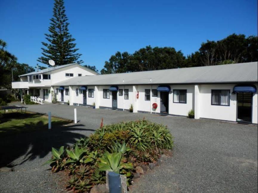 Pukenui Lodge Motel エクステリア 写真