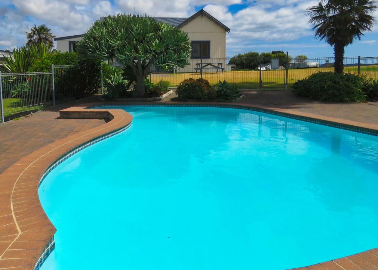 Pukenui Lodge Motel エクステリア 写真
